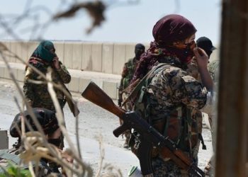 مخاوف من مجزرة جديدة مع حصار قوات الأسد بلدةً في ريف دمشق