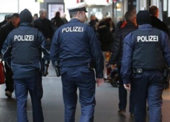 السلطات اﻷلمانية تُوقف سوريّيْن وتحيلهما إلى المحاكمة