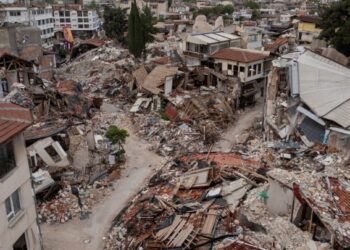 جمعية تركية: سياسيون في تركيا استخدموا كارثة الزلزال كسلاح ضدّ السوريين