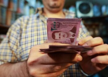 الليرة السورية تعود للهبوط عقب فترة من الاستقرار