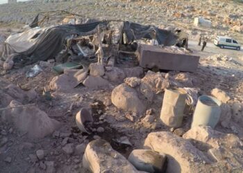 غارات روسية على مخيم للنازحين غربي إدلب