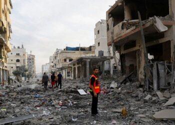 الطائرات الإسرائيلية تلاحق النازحين بغزة موقعةً مجزرةً جديدة