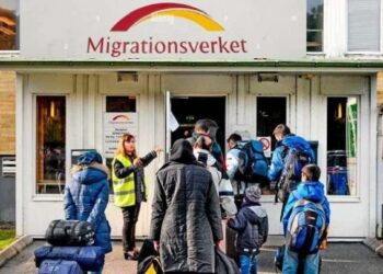 السويد تبدأ في بناء “مراكز عودة” لتنشيط حركة ترحيل اللاجئين