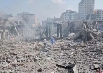 أطفال قدّموا حصّالاتهم ونساء تبرعت بحلقِ الذهب.. إدلب تردّ الجميل إلى غزة