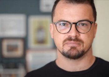 خبير إعلامي يعلّق على فيديو “الممرضة” في مستشفى الشفاء بغزة