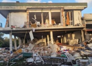 انفجار أم “مذنّب” من السماء.. حادثة غامضة توقع 30 مصاباً في مبنى يضم لاجئين بإيطاليا