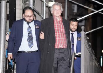 هذا ما فعلته الشرطة اﻷمريكية بحق “سيلدوويتز” بعد تصريحاته عن أطفال غزة