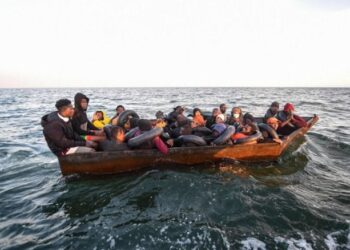 “كأن البحر انشق وابتلعهم”.. فقدان عشرات السوريين بعُرض البحر في حادثة غامضة