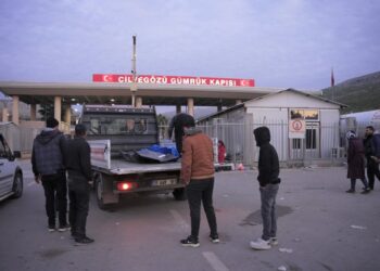 اقتراب تمديد معبر باب الهوى من نهايته.. اﻷمم المتحدة “تتفاوض” مع سلطة اﻷسد ومنسقو الاستجابة يوجه انتقاداً