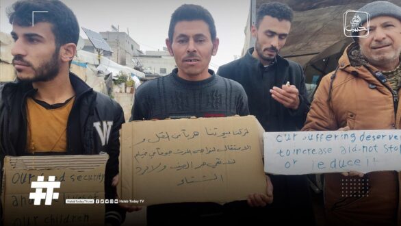 نازحون بريف إدلب يحتجون على وقف برنامج اﻷغذية العالمي أنشطته في سوريا