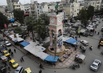 عبر بيان رسمي.. "أبو أحمد زكور" يعلن انشقاقه عن تحرير الشام