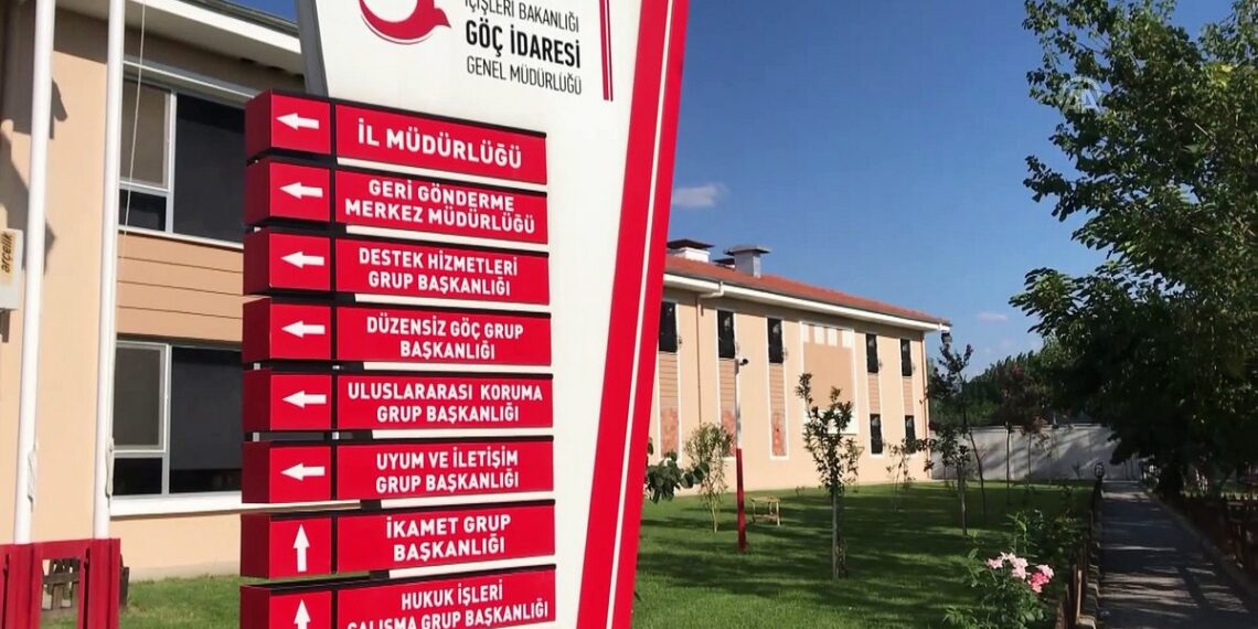 ما حقيقة منع السوريين في تركيا من السفر لبلد ثالث؟