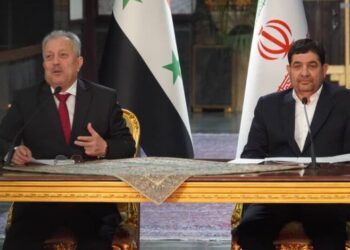 وسط هروب وعزوف التجار السوريين عن العمل.. سلطة اﻷسد تمنح إيران مزيداً من السيطرة على السوق السورية