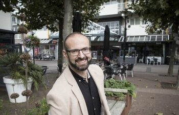 من حلب إلى بونينجن في هولندا.. رجل أعمال سوري يفوز بجائزة “المواهب” بعد قصة نجاح لافتة