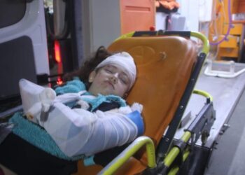 طفلة مصابة بقصف صاروخي على ريف إدلب