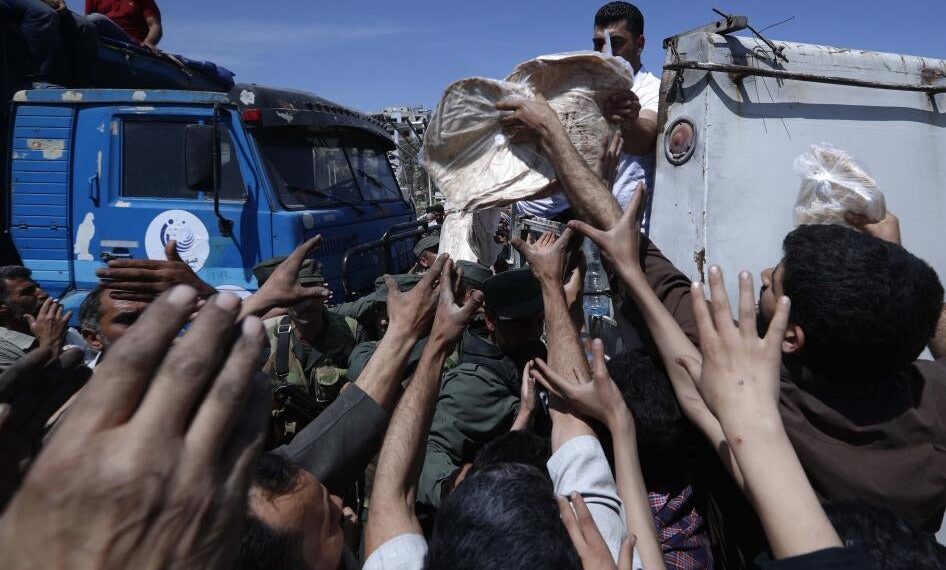 ارتفاع اﻷسعار يطال رغيف الخبز مجدداً.. صحيفة تحذّر سلطة اﻷسد من المساس بـ”الخطوط الحمراء”