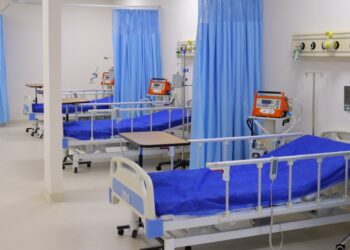 ابتزاز واستغلال.. فلسطينيون يطالبون اﻷونروا بإعادة النظر في دعمها لمشافٍ بحلب