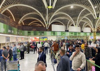 السلطات العراقية توقف منح فيزا العمل للسوريين