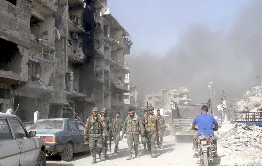 ماهر الأسد يبيع حديد وأنقاض الحجر اﻷسود بعد سنوات من هدم المنازل على رؤوس ساكنيها