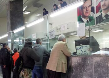 حكومة اﻷسد تلحق بركب التطوّر.. هكذا يعاني السوريون من الدفع اﻹلكتروني “الحديث”