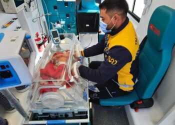 الخوذ البيضاء تنشر سيارات إسعافية خاصة بالأطفال حديثي الولادة في الشمال السوري