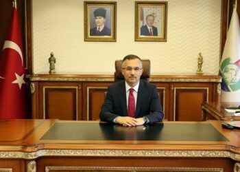 والي غازي عنتاب يكشف عن عدد كبير للطلاب السوريين في مدارس الولاية