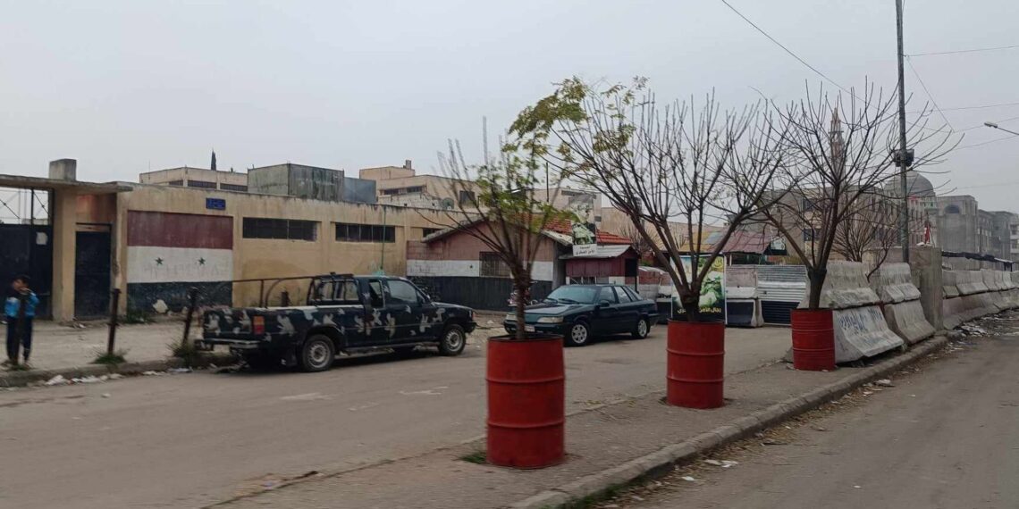 خاص | قتلى لقوات الأسد باستهداف حافلة مبيت عسكرية على أطراف تدمر بريف حمص