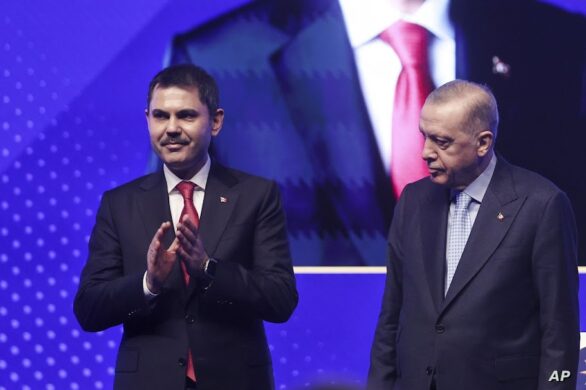 الرئيس التركي مع مرشح حزب العدالة والتنمية لبلدية إسطنبول مراد كوروم