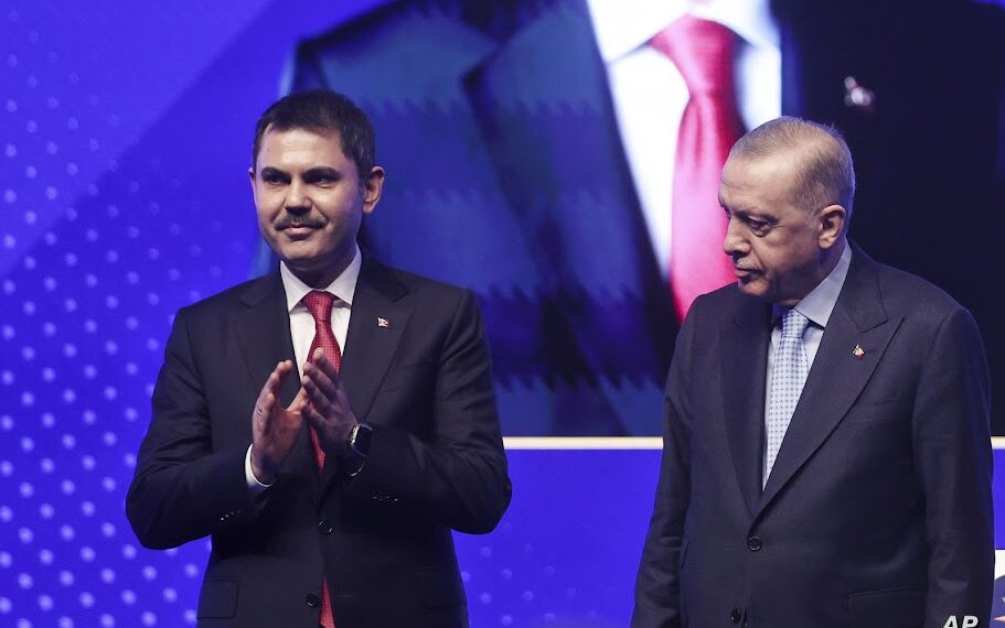 الرئيس التركي مع مرشح حزب العدالة والتنمية لبلدية إسطنبول مراد كوروم