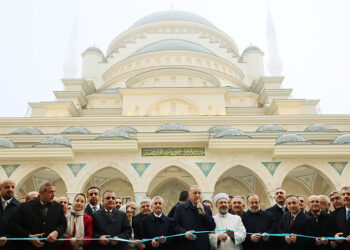 يضم مقهىً للكتب وأماكن مخصصة للأطفال.. أردوغان يفتتح مسجداً ضخماً “ربما يُزعج شرائح معينة”