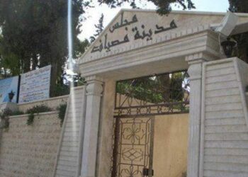 موظفون في مصياف يلجأون لحلول صعبة مع بقاءهم بلا محروقات