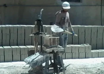 استغلال الشبان في إدلب وريف حلب.. البطالة تُمكن أرباب العمل من فرض شروطهم المجحفة