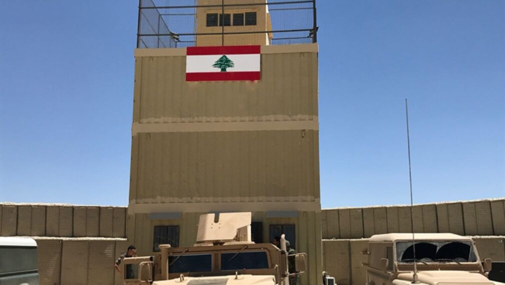 بعد اعتراض حزب الله.. سلطة اﻷسد تطالب لبنان بالتحرك ضدّ أبراج مراقبة بريطانية على الحدود