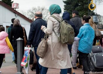 خلاف بين وزارتي الخارجية والداخلية اﻷلمانيتين بشأن ترحيل اللاجئين السوريين