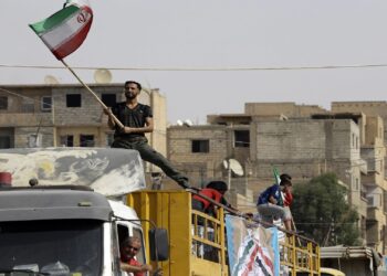 الميليشيات اﻹيرانية تعتقل أكثر من 100 عنصر تابعين لها في دير الزور