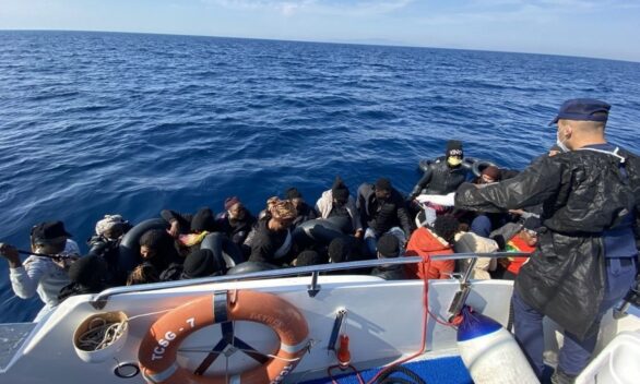 إنقاذ المهاجرين غير الشرعيين من البحر