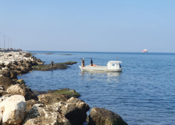 سكان بانياس يعانون التسربات النفطية المتكررة وسط عجز سلطة اﻷسد عن إيقافها