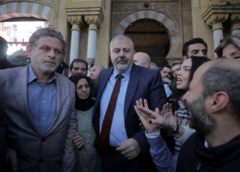 تضامن العشرات في بيروت مع شرطي تسبب بمقتل سوري.. كيف برروا موقفهم؟