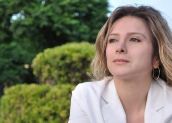 الروائية "سمر يزبك"