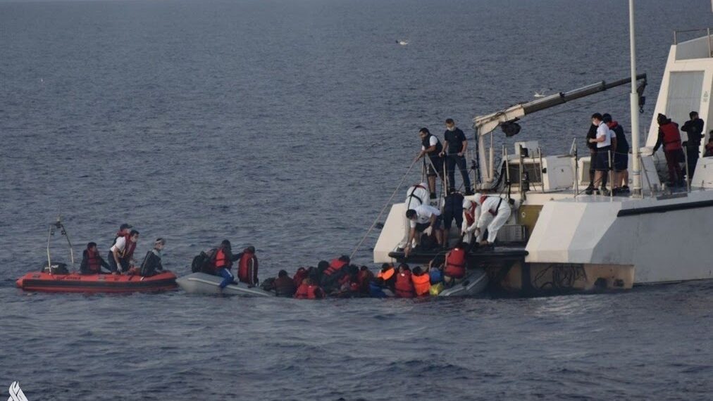 إنقاذ مهاجرين غير الشرعيين من البحر