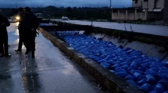 صورة لجرار الغاز التي سحبها السيول في اللاذقية