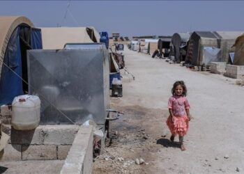 صورة طفلة من داخل إحدى مخيمات الشمال السوري (تعبيرية)