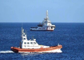 وفاة شخصين على متن قارب يقل نحو 40 مهاجراً قبالة جزر الكناري الإسبانية