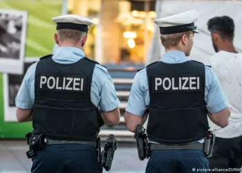 أُدخل المشفى في وضع خطير.. حادثة مأساوية يتعرض لها شاب سوري أثناء هروبه من الترحيل في ألمانيا