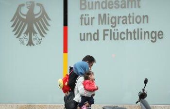 بعد ضلوعها في قتل واعتقال المئات.. قيادية بحزب البعث وميليشيات اﻷسد تعمل في منظمة إنسانية بألمانيا