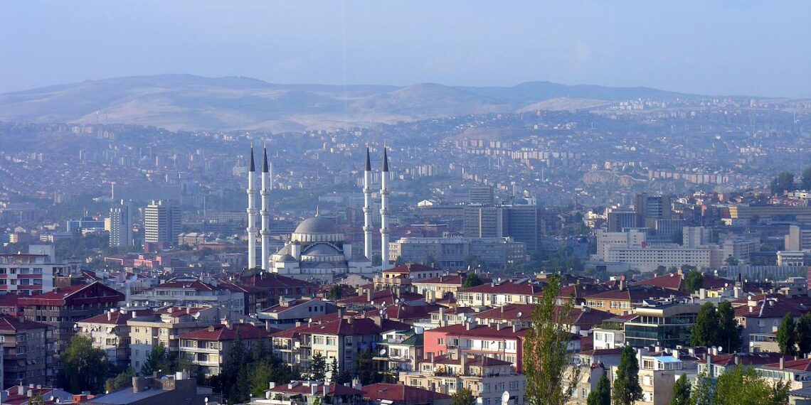 ما حقيقة إقدام لاجئين على حرق منزل للأتراك في أنقرة؟