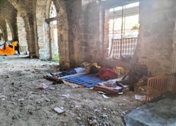 معاناة صعبة لمئات المهاجرين العالقين في إيطاليا