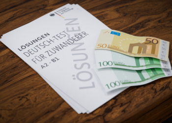 فضيحة.. لاجئون في ألمانيا اشتروا أسئلة امتحان اللغة مقابل 250 يورو