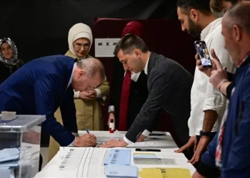 نتائج متباينة في الولايات مع بداية فرز اﻷصوات في الانتخابات التركية