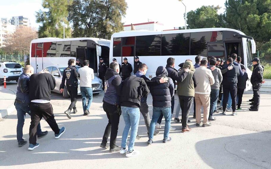 السلطات التركية تعتقل مشتبها بهم في عمليات احتيال